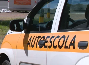 Novas regras da CNH: entenda em 7 pontos como tirar a carteira mais barata, com aulas grátis e renovação automática para 'bons condutores'